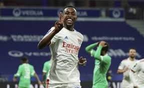 Attaquants (1/3) : Une belle surprise. S'est montré très impliqué et décisif dans un poste inattendu. Comme son pendant (notre meilleur buteur/passeur), il a mis du temps à imposer son rythme mais son flegme et sa capacité à prendre les espaces a fait des ravages. 8/10 chacun.