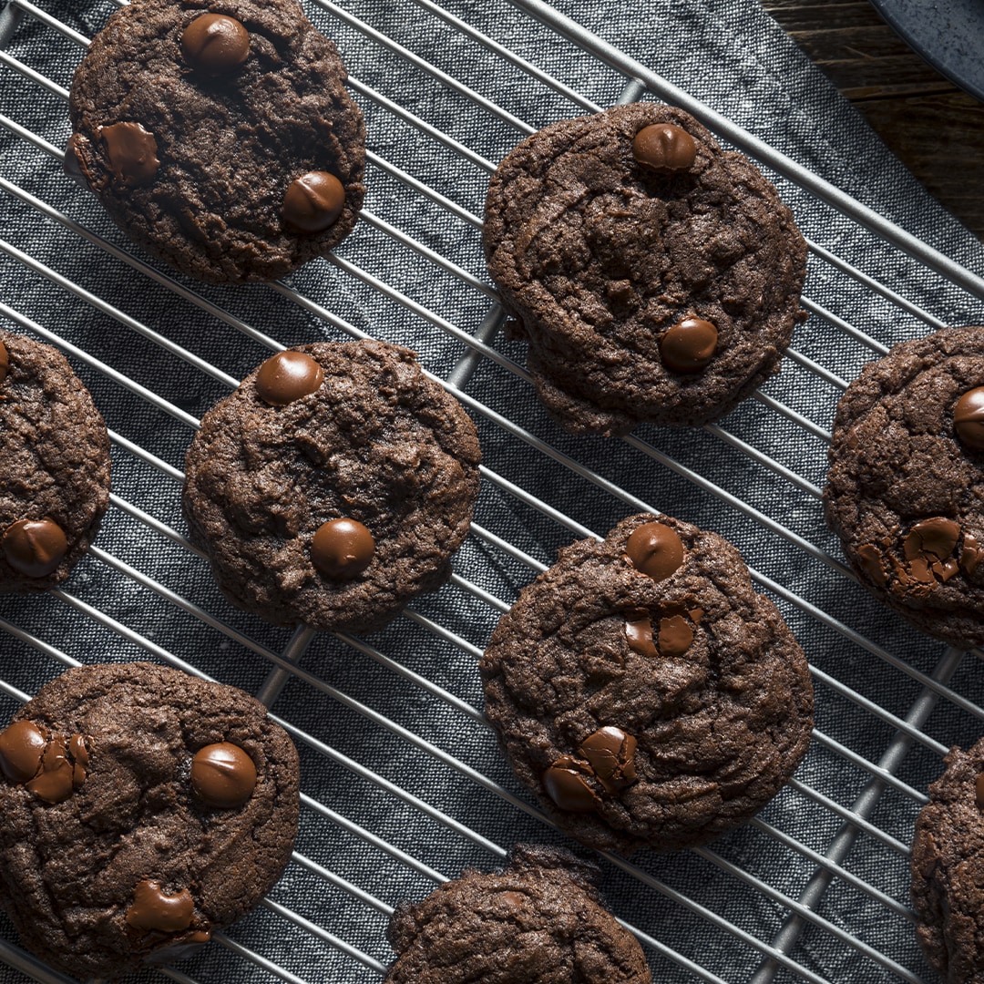 TsteNaples's tweet photo. Don’t forget the milk! These Triple Chocolate Mexican Cookies use three pepper blends to spice up Santa’s visit. 🎅🎄🌶 #spiceandteanaples https://t.co/z0n9Lflu7t