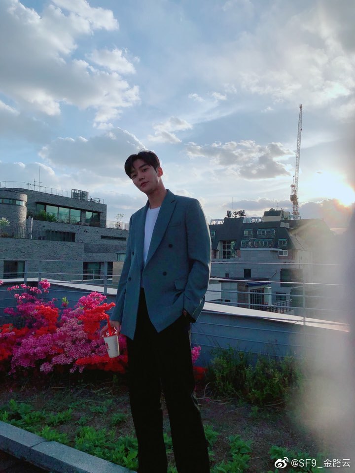 “who in kpop?” but it's actually Rowoon from SF9; a thread