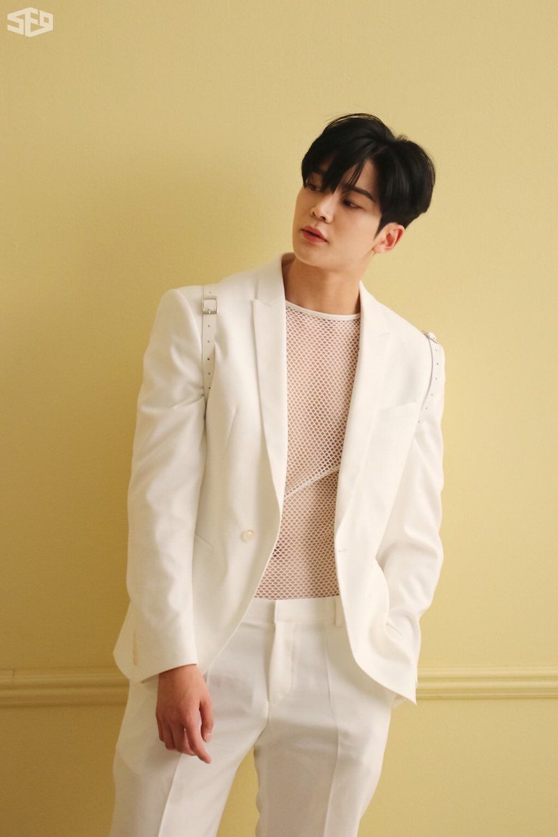 “who in kpop?” but it's actually Rowoon from SF9; a thread