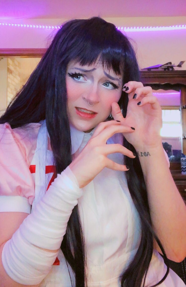 mizubot_'s tweet image. My Mikan Tsumiki cosplay from Super Danganronpa 2! The game is amazing honestly. The art style is so amazing from Danganronpa. It’s anime-y but not really-?