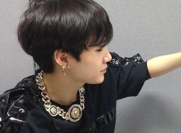 yoongi old pictures that can make you miss him more; a thread