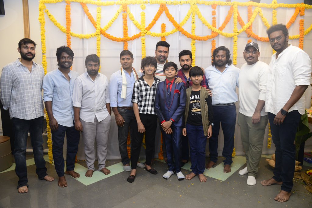 MatineeEnt's tweet photo. The Prestigious hunt begins!
Initiating our #Matinee8 “Mishan Impossible“ today!
Our AGENT @swarooprsj is ready to SHOOT from Dec14th!The MISHAN will be executed with
🎶@markkrobin
🎥Deepak
✂️Raviteja & co.
#MishanImpossible Bankrolled by #NiranjanReddy #AnveshReddy
@pasha_always https://t.co/2RoXCYz5Ju