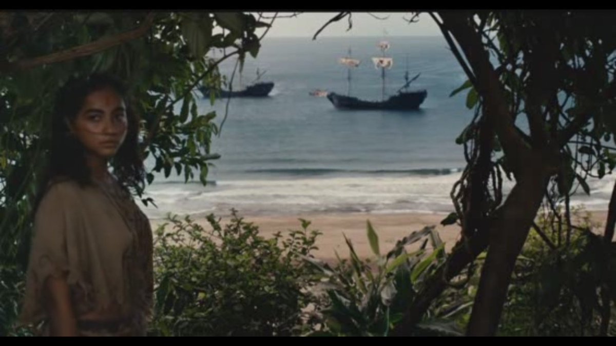 இது தான் இந்த இரண்டு காட்சிக்கும் இடைல இருக்கிற அரசியல். நம்ம  #system_சரியில்லை ன்னு இரஜினி சொல்றது இந்த first quote மறுபக்கம்.