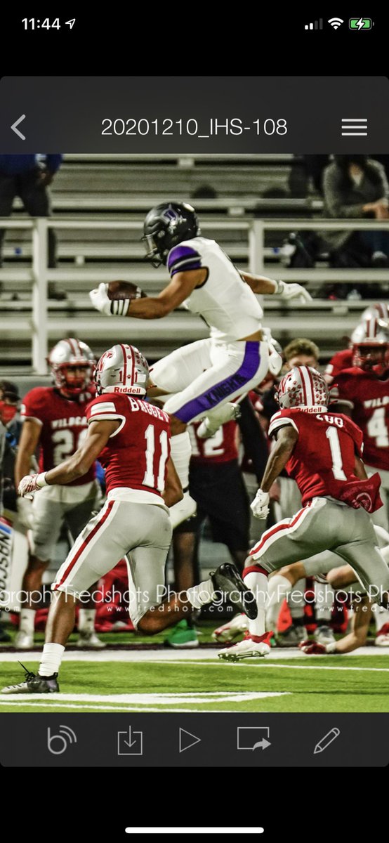 fredshots's tweet image. Hey @BraydenWest19 and @braylon_braxton! Doesn’t this get an honorable mention in the flying contest? #WhoDis? #Knights #KnightFlight