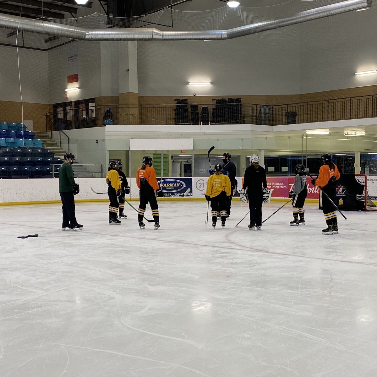 female_aa's tweet photo. How lucky are these girls to have @ScottDutertre out for a skate tonight!!  So grateful!!  #greatteacher #amazingskill https://t.co/XZ909vUuc8