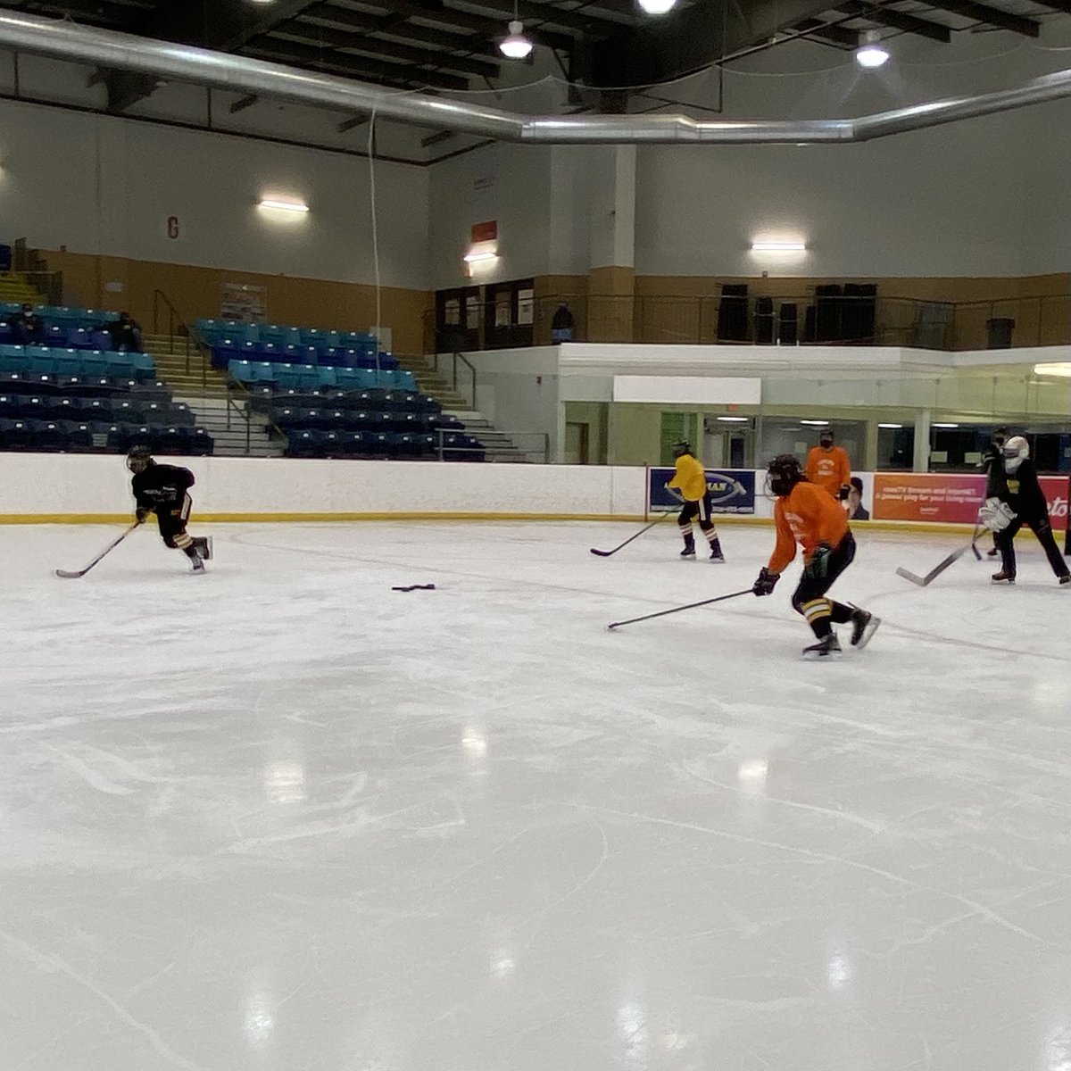 female_aa's tweet photo. How lucky are these girls to have @ScottDutertre out for a skate tonight!!  So grateful!!  #greatteacher #amazingskill https://t.co/XZ909vUuc8