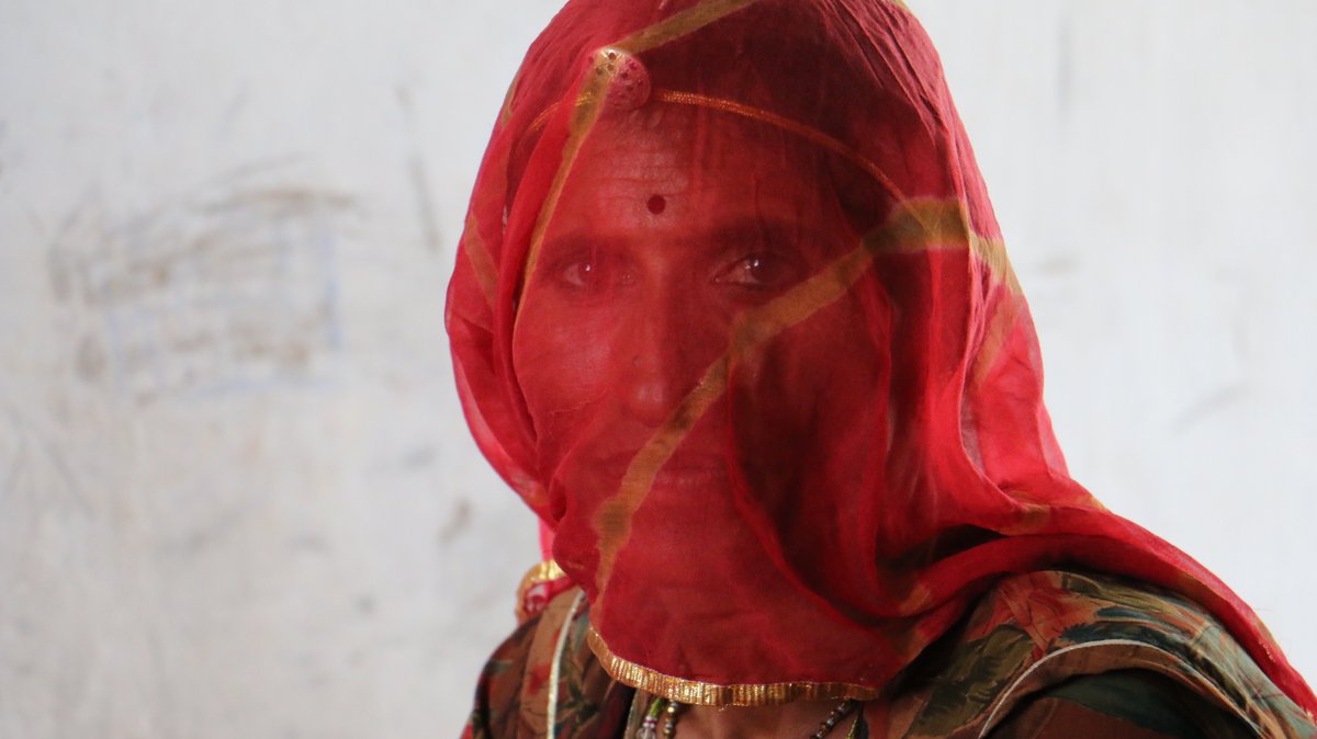 WomenServe's tweet photo. 2020 was a very hard year for Santosh. She walked 6 miles a day to collect water for her family, risking their health.
 
But thanks to your support she now has water at home, and doesn't have to walk.
 
Thank you, for giving #water, #health, and #hope. 💧  

#feelgoodfriday https://t.co/8Eqr4vG8FQ