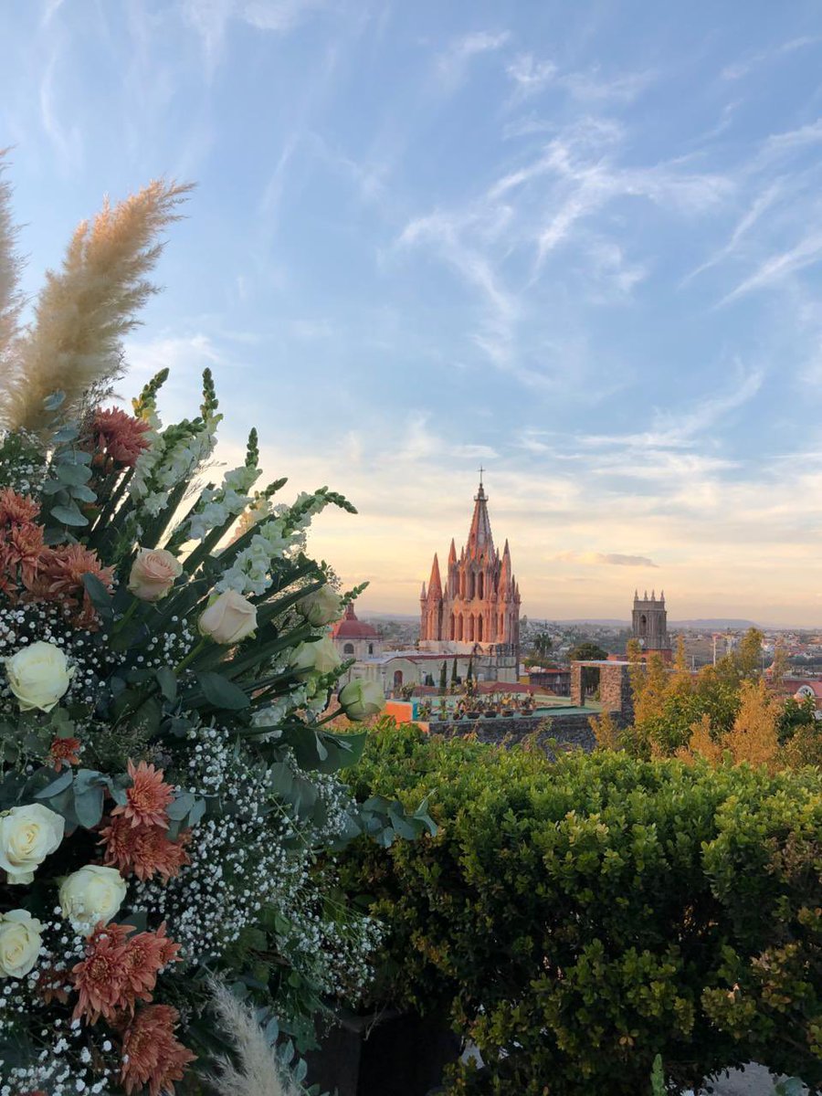 paladarmex's tweet photo. Vivimos la #SunsetExperience viendo una maravilloso atardecer dese Belmond Casa Sierra Nevada ❤️. #ExperienciaEnLaSolariega. 🌅 https://t.co/g78wawjL65