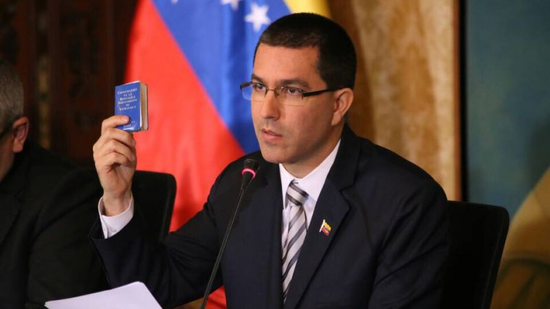 ConElMazoDando's tweet photo. Canciller Arreaza rechaza fantasiosa historia de Bloomberg sobre supuesta "ayuda humanitaria" https://t.co/3Mu9pkw8sS  #ChavismoLealtadATodaPrueba https://t.co/QYN0U0DH3a