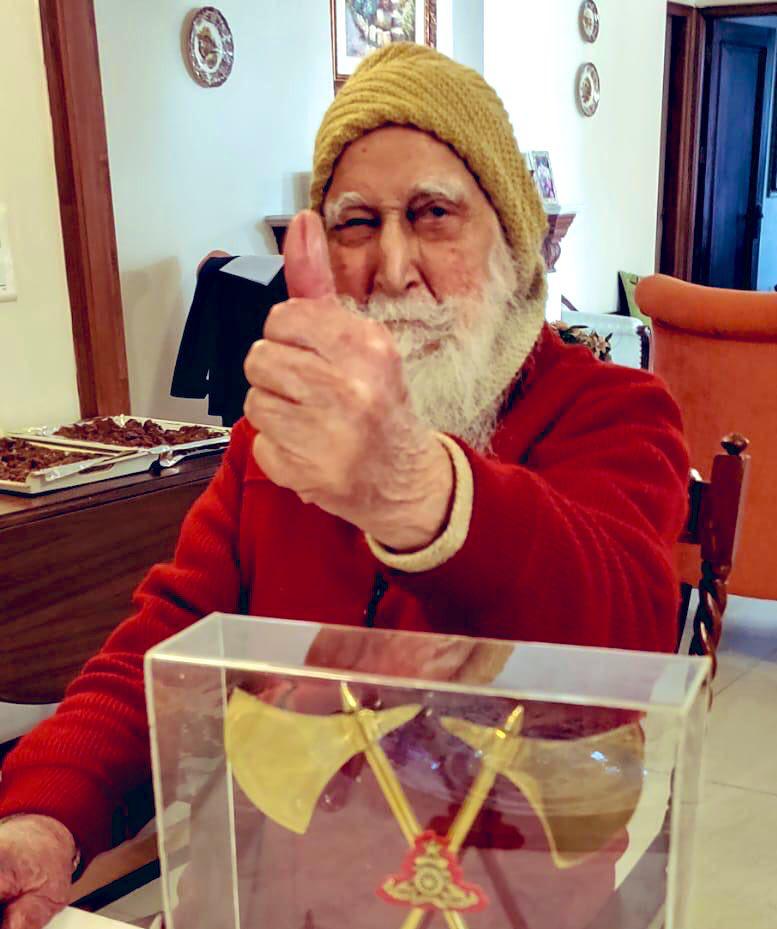 Soldierathon's tweet photo. Happy and Healthy at 💯 

Colonel Prithipal Singh Gill who has a rare distinction of serving in Army, Airforce &amp; Navy turns 100 today. Col Gill is World War 2  veteran who also fought against Pakis in 1965.

Join us in wishing a very happy birthday to our Hero🌺🥂🎖🏋️🐅 https://t.co/eoT3e8OCiF