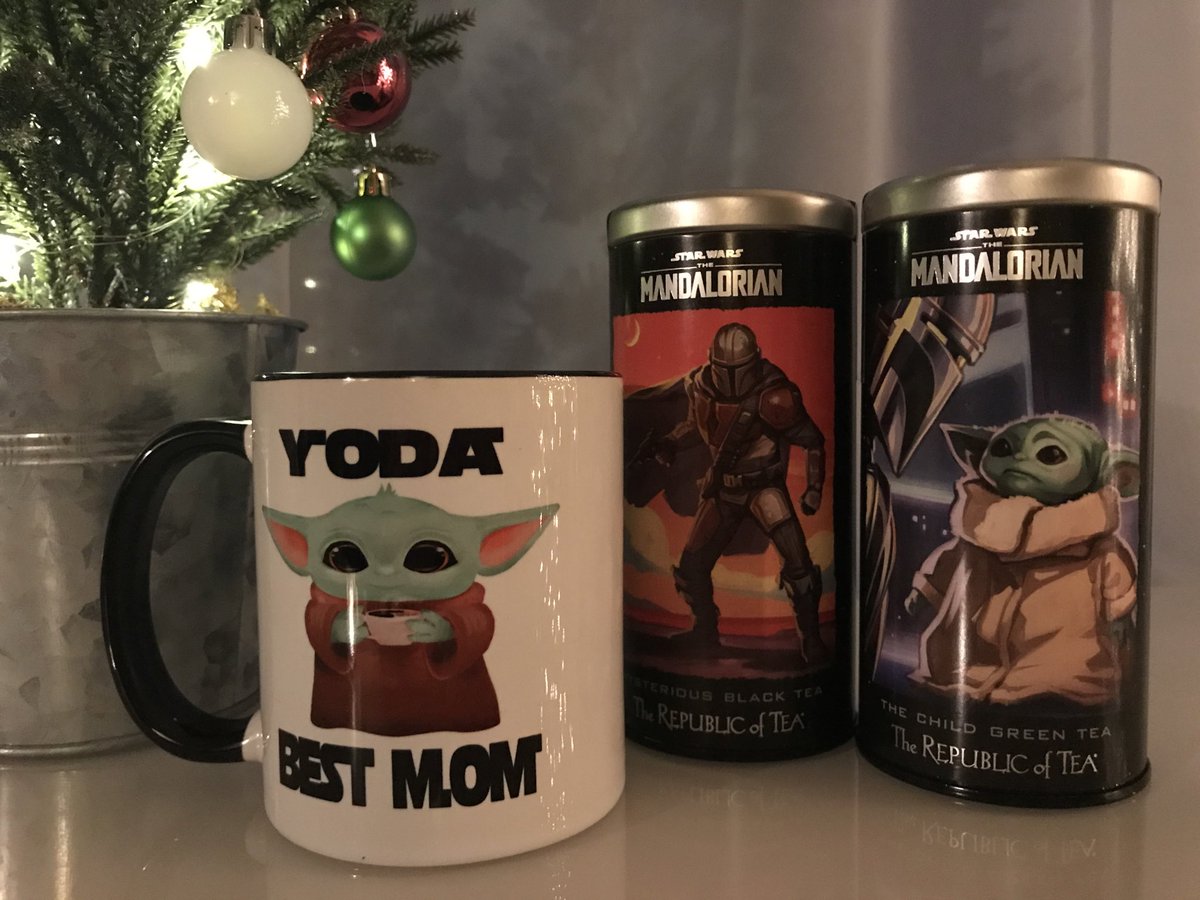 HTancre's tweet image. Mandalorian Day makes everything better! 💚 Thanks @PedroPascal1 
#BabyYoda #RepublicOfTea