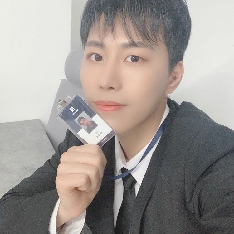 Teo (Jang Seongsik)nationality- koreanbirthday- october 22, 1997sign- libraposition- vocalist & acrobatic