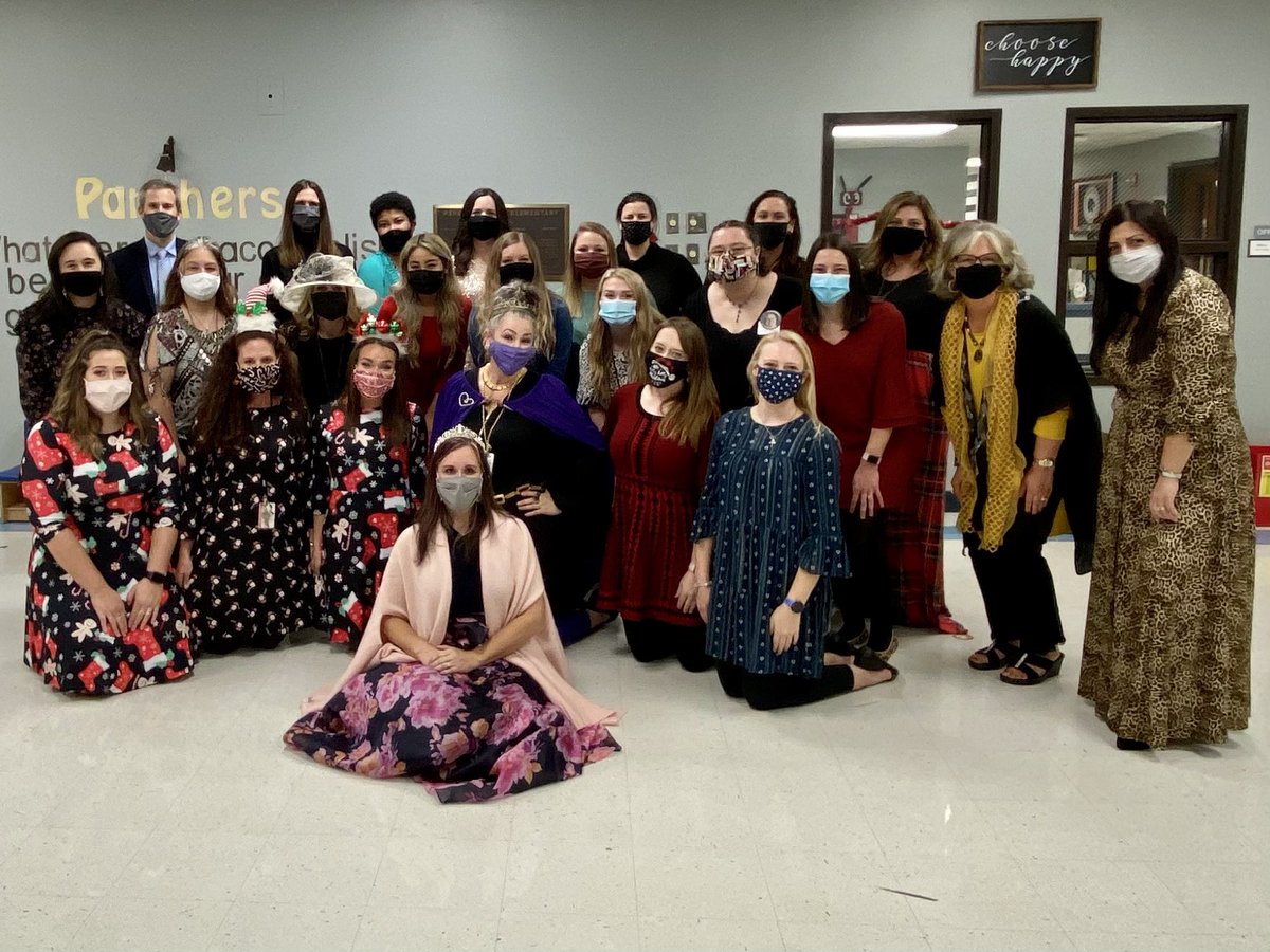 ParkviewKISD's tweet photo. So much fancy going on today Panthers! #FancyFriday 👗👑👔🎩 #PantherPride #CelebrateKISD https://t.co/mJjkttVCHp