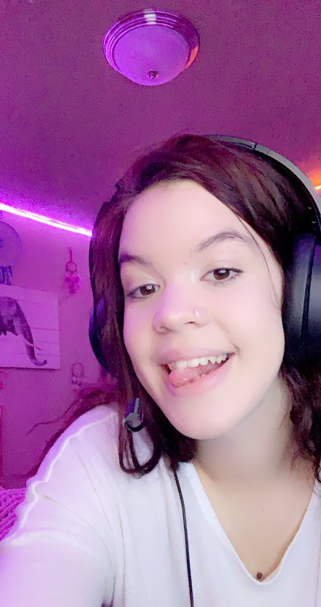 Streaming now link in bio 💞