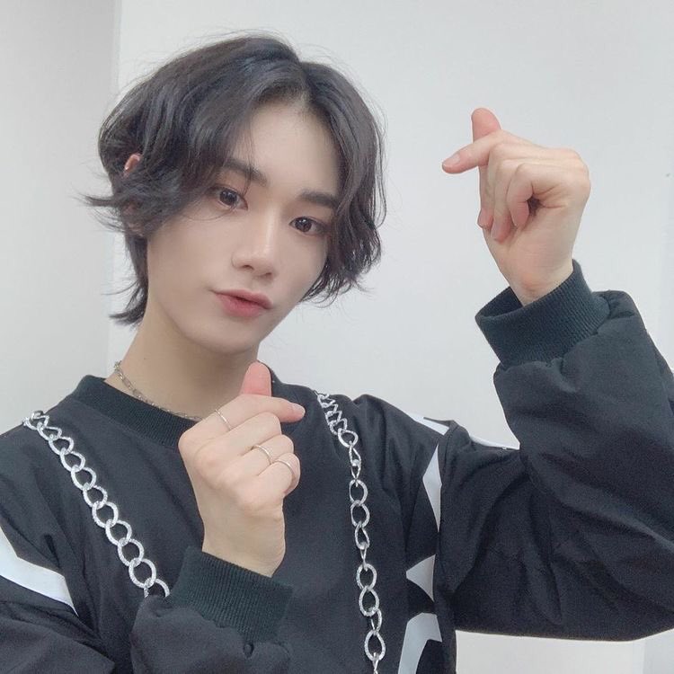 Lune (Jung Sungmin)nationality- koreanbirthday- february 27, 2000sign- piscesposition- vocalist & visual