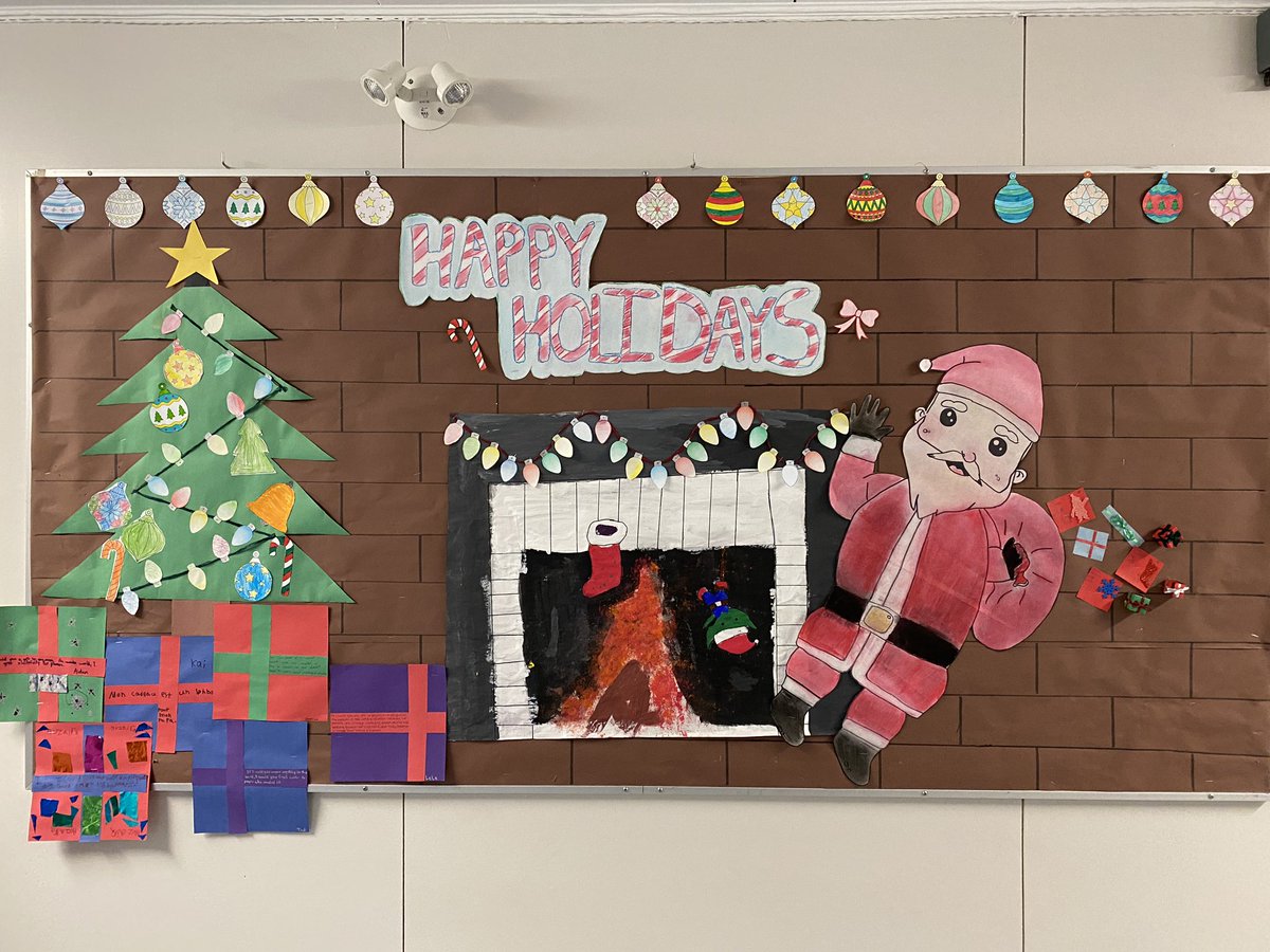 karolyniverson's tweet image. Last post of the week, it’s been a busy one. Div. 2 created this beautiful Christmas bulletin board for our school to enjoy. #schoolspirit #designandcreate  @inmanPAC