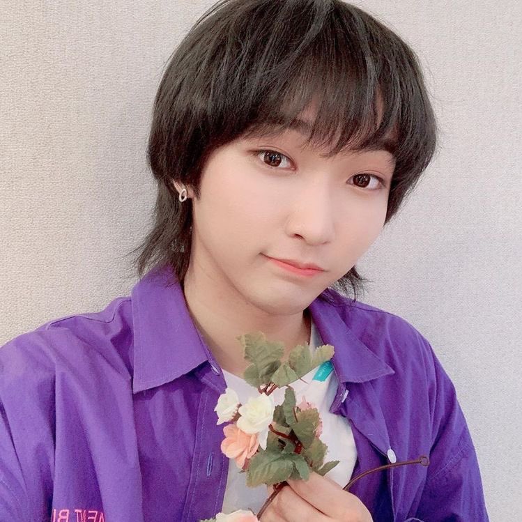 Yuku (Amanuma Yuku)nationality- japanesebirthday- january 16, 2001sign- taurusposition- dancer, vocalist & djing