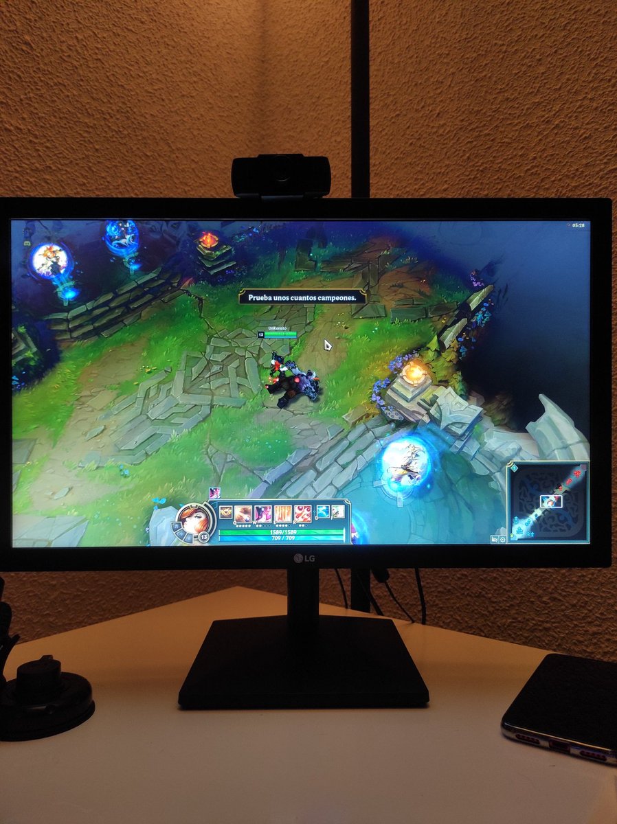 LauHervas's tweet photo. #LeagueOfLegends #NiPutaIdea #AmiEdad #Empezando https://t.co/axceY83LZB