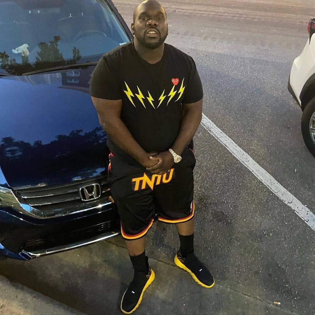 MaleMediaMind's tweet photo. #M3APB If you know there subjects, tag them in the comments. I post pictures from pages not always knowing the sources, but followers of M3 love to know their crushes. Please help us out. #bearedblackmen #bigdude #musclebear #ThickBoyProblems #beardgang #sexyblackman https://t.co/AGOl8lUpfb