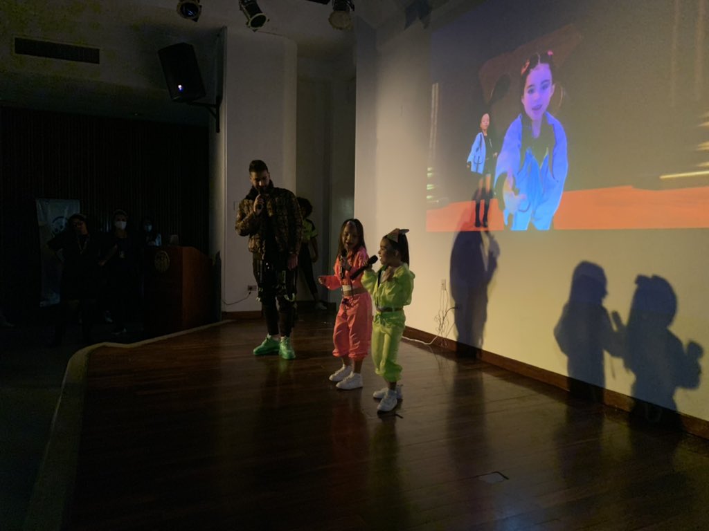 Hosp_D_Luciani's tweet photo. #Entérate Hoy tuvimos una tarde muy agradable y agradecemos a @DaddyRaidan por poner a bailar a nuestros trabajadores con su excelente ritmo. Tomando siempre las medidas de #Bioseguridad @NicolasMaduro @ConCiliaFlores @ivssoficial @MagaGutierrezV https://t.co/yhvHtZjcdT