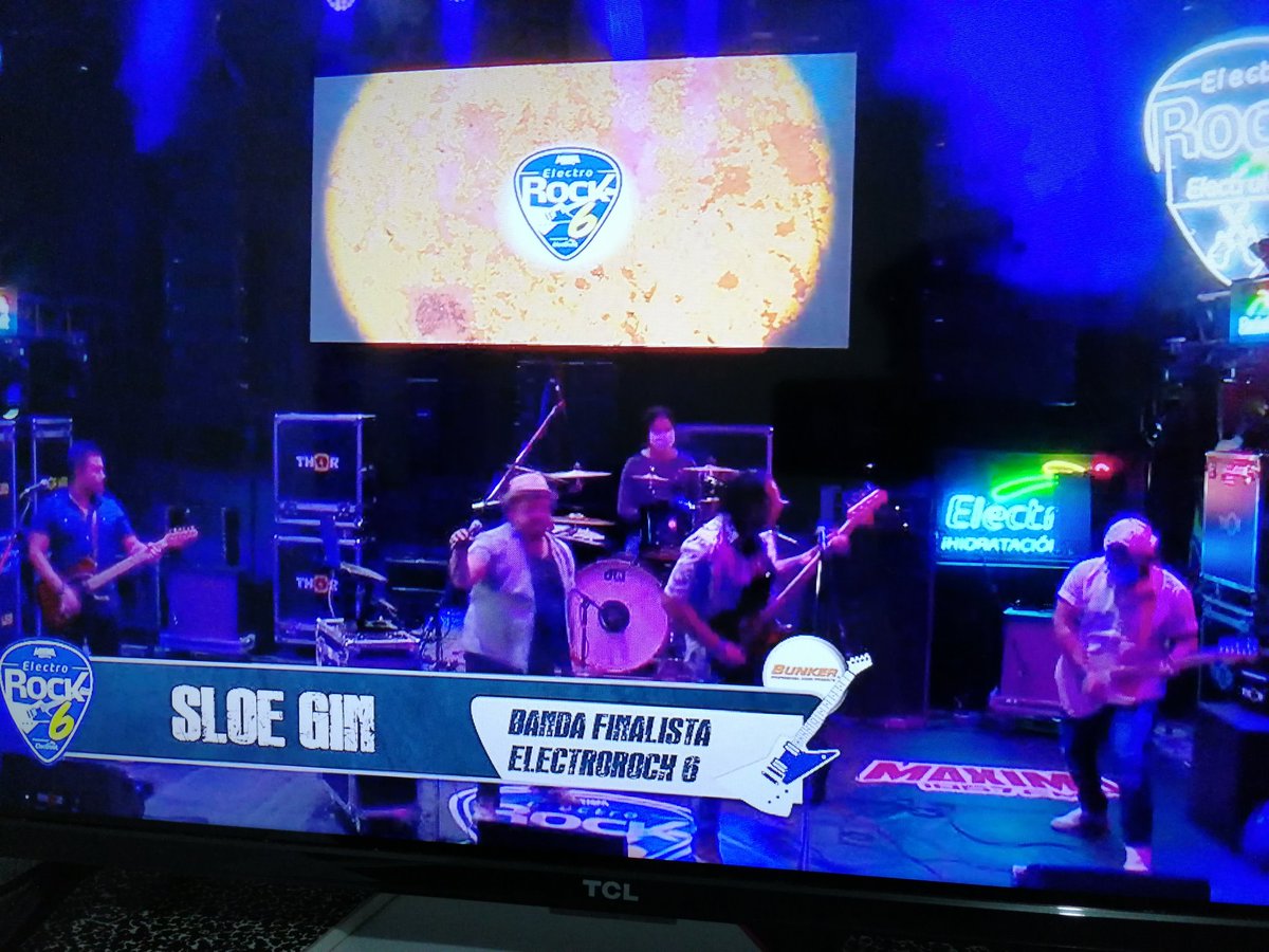 CarlosDRG's tweet photo. @MAXIMA1067FM @Electrolit @NazilOfteno Vengaaaa #SloeGin #ElectroRock6 #MAXIMA1067 con toda la actitud yeah ✌🏾😎🤘🏾 https://t.co/ty04ZSitEp