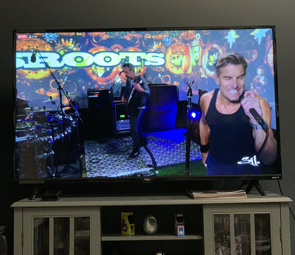 frdeluca's tweet image. Loving these @311 #311StreamSystem concerts!