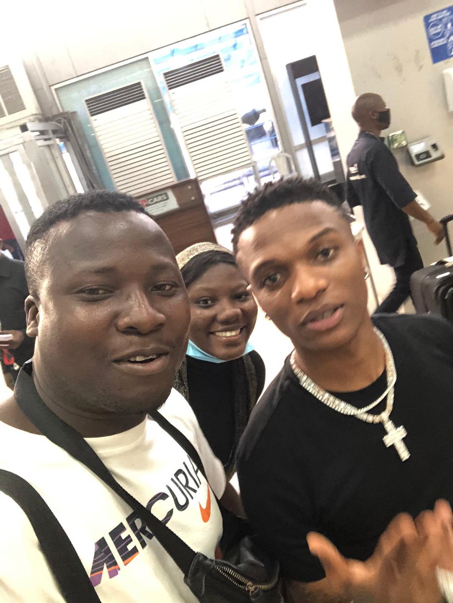 huncho32040568's tweet photo. We got wizkid at the airport #WizkidinLagos #GRAMMYs https://t.co/wdmgofPsVx
