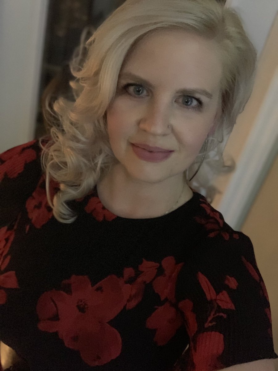 KristiGraham40's tweet photo. #alldressedupnowheretogo Work holiday party over zoom. 🎄🎅🏼♥️ https://t.co/cHu6b8hPKb