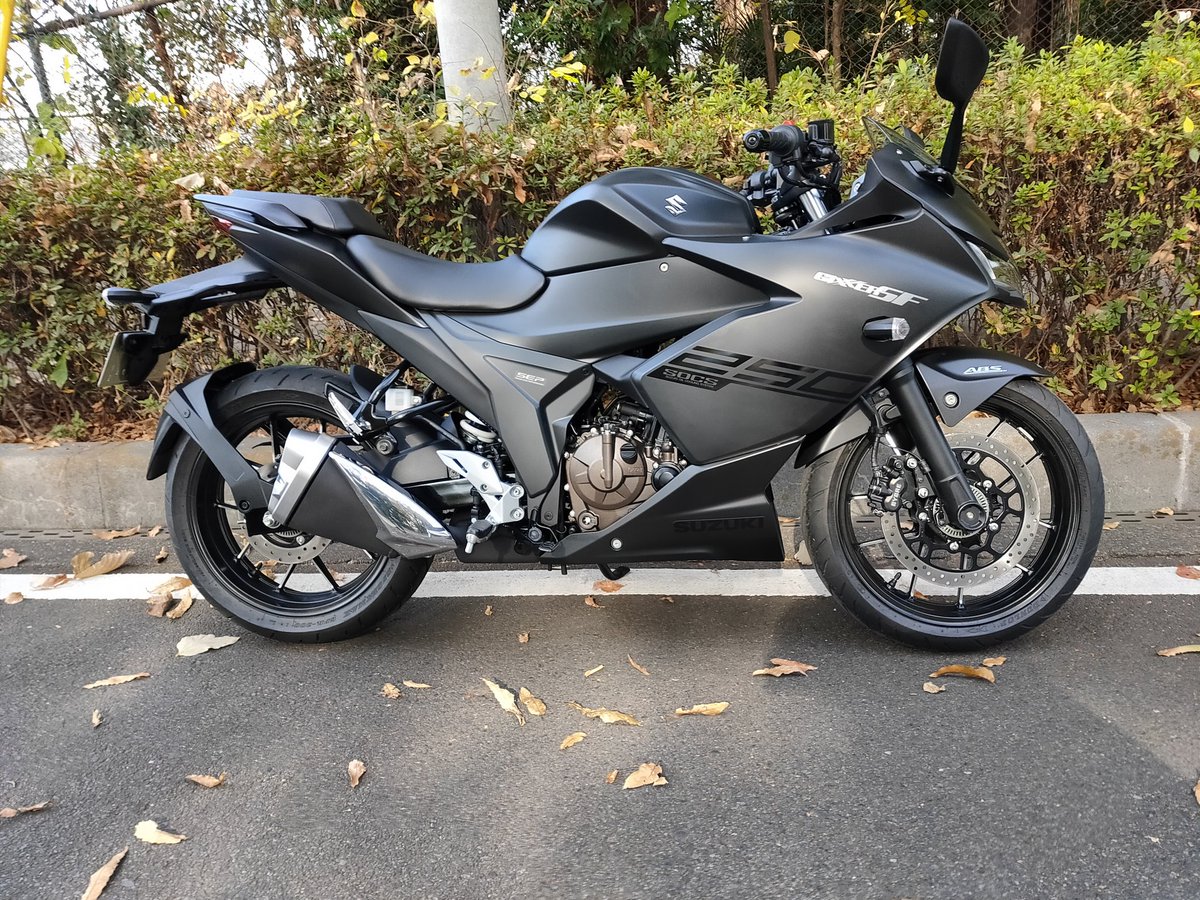 masatakamune's tweet photo. みなさんこんにちは🙂
ジクサー SF 250です
#ジクサー #GIXXER https://t.co/AOLVUhhYvb