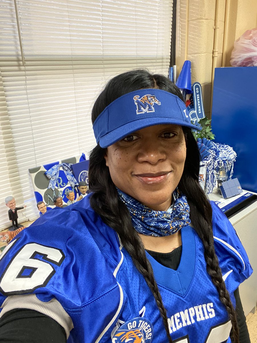 SeaIsleSeahawks's tweet photo. Today’s Theme: Holiday Cheer 

Let us know who you cheer for by showing off your favorite sports team gear.  #SeaIsleStyle #WinterBreak #12DaysCountdown https://t.co/Vjd1R73gdB