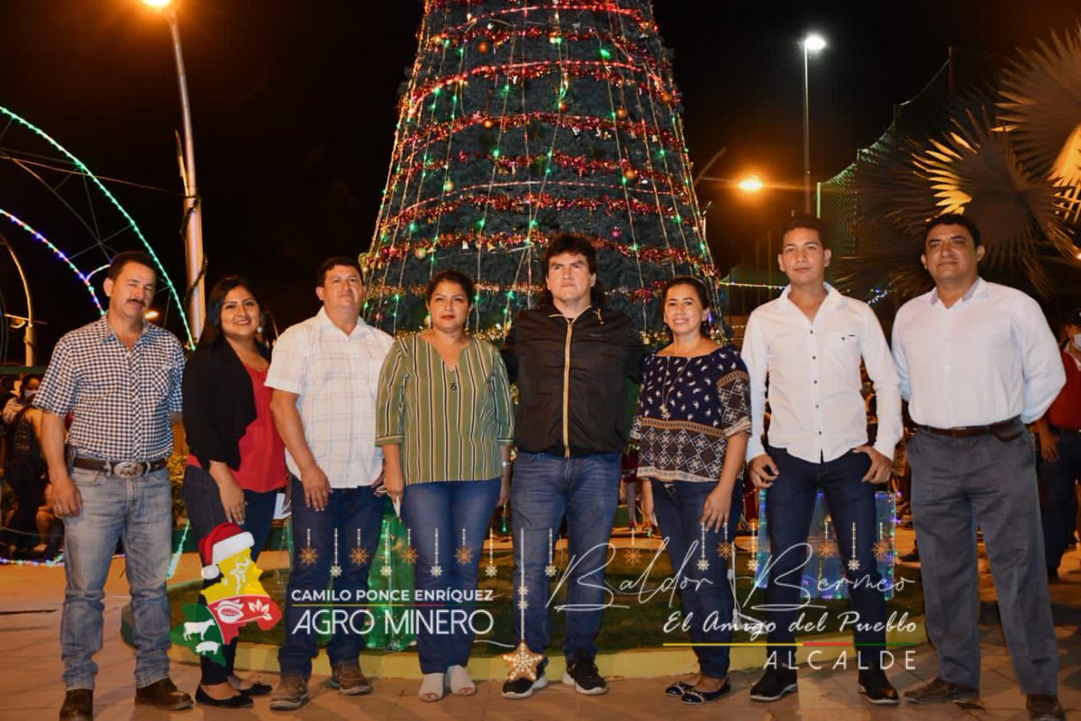 GADCPE's tweet photo. La noche de este viernes los habitantes de Shumiral y del cantón asistieron al encendido del árbol de navidad, acto que ya es una tradición en nuestro querido cantón. 
El amigo del pueblo junto a los concejales, directiva de comunidad y los moradores disfrutaron de la noche. https://t.co/0goRlNRPOR