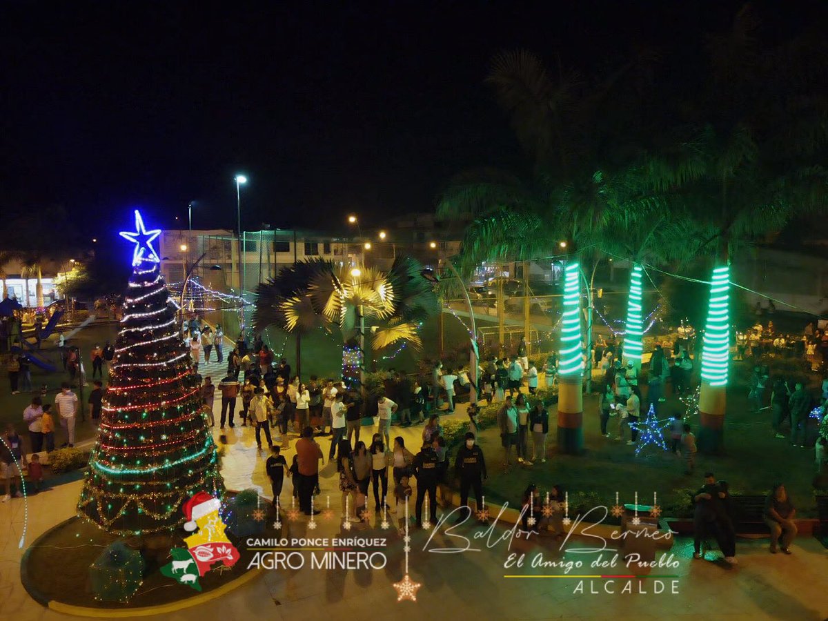 GADCPE's tweet photo. La noche de este viernes los habitantes de Shumiral y del cantón asistieron al encendido del árbol de navidad, acto que ya es una tradición en nuestro querido cantón. 
El amigo del pueblo junto a los concejales, directiva de comunidad y los moradores disfrutaron de la noche. https://t.co/0goRlNRPOR