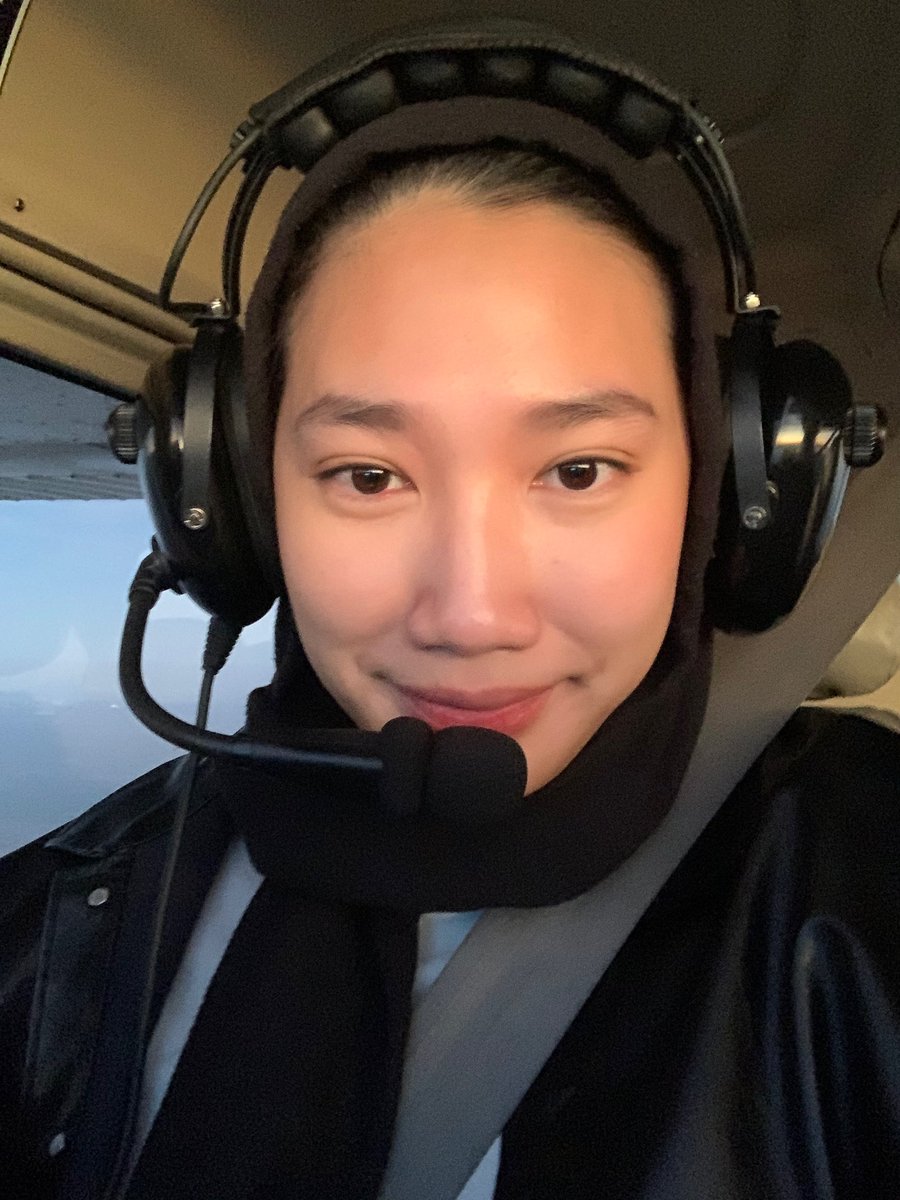 4deliaa's tweet image. me on my first solo vs me now celebrating my 230th flight hour 🥳