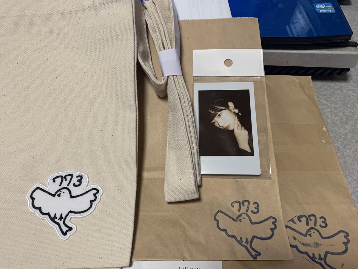 sukawa_t's tweet image. #高橋七実 ちゃんの
オリジナルブランドの窓口
#Realmonkey 仙台さんからの
荷物を受け取りました🎁

外袋や伝票入れてある袋にも
773鳥が印刷されていて
グッズを買いました感を演出
七実ちゃんの手作り感満載で
気持ちも一緒に😊

ただ・・
おまけの撮り下ろしチェキは
メッセージ無ver.で・・😭