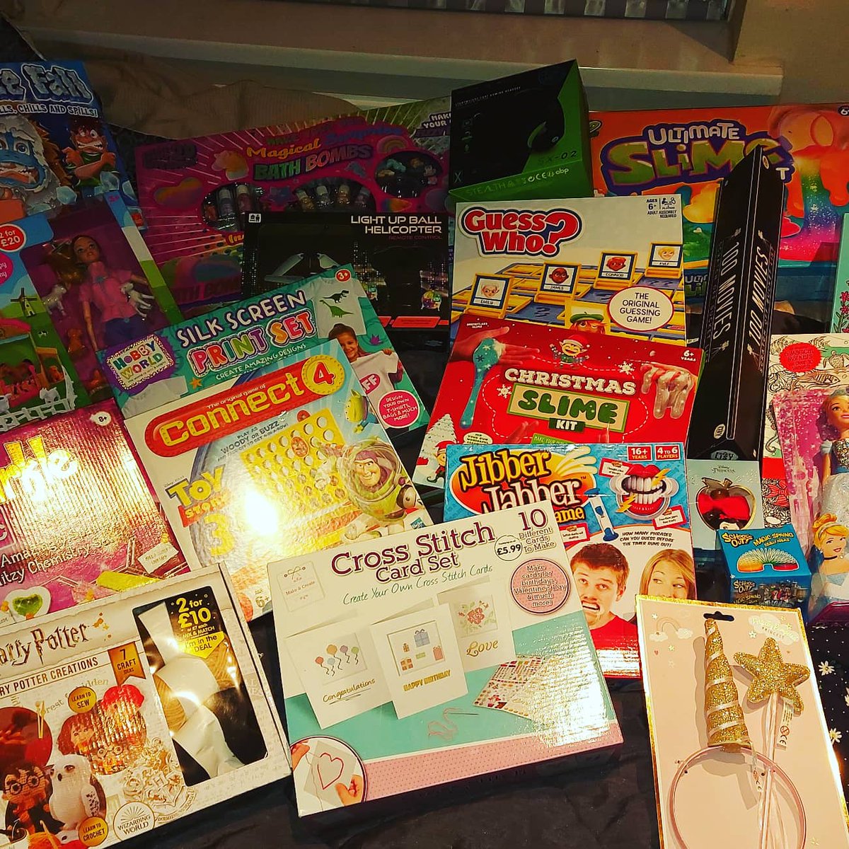 tmrobinson20's tweet photo. Thank you so much to the people of Dukinfield for your donations this year which will go to local children and young people who otherwise would have had nothing. Thank you all so much.@Dukinfield_ ,@tmbc_chiefexec @WeActTogether https://t.co/denLYqTHRh