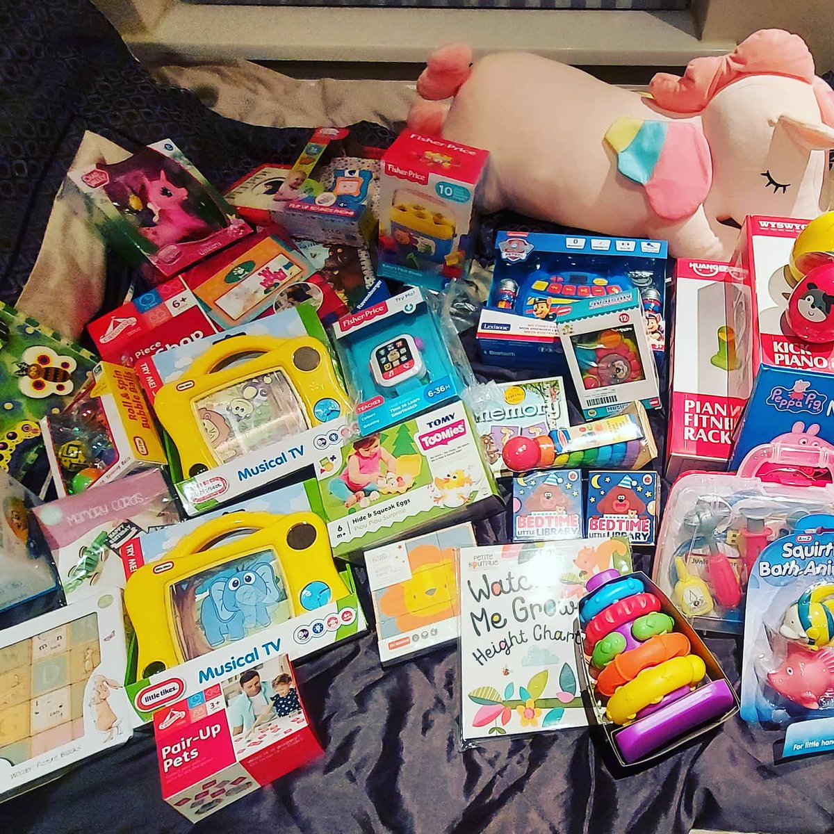 tmrobinson20's tweet photo. Thank you so much to the people of Dukinfield for your donations this year which will go to local children and young people who otherwise would have had nothing. Thank you all so much.@Dukinfield_ ,@tmbc_chiefexec @WeActTogether https://t.co/denLYqTHRh
