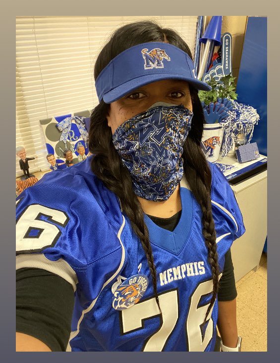 ReneeMeeks's tweet photo. Day 7: Holiday Cheer
Showing y’all who I cheer for. 

@SeaIsleSeahawks #ElementaryPrincipal #SeaIsleStyle #WinterBreak #12DaysCountdown #GTG #GoTigersGo https://t.co/MG9yBTO7Bb