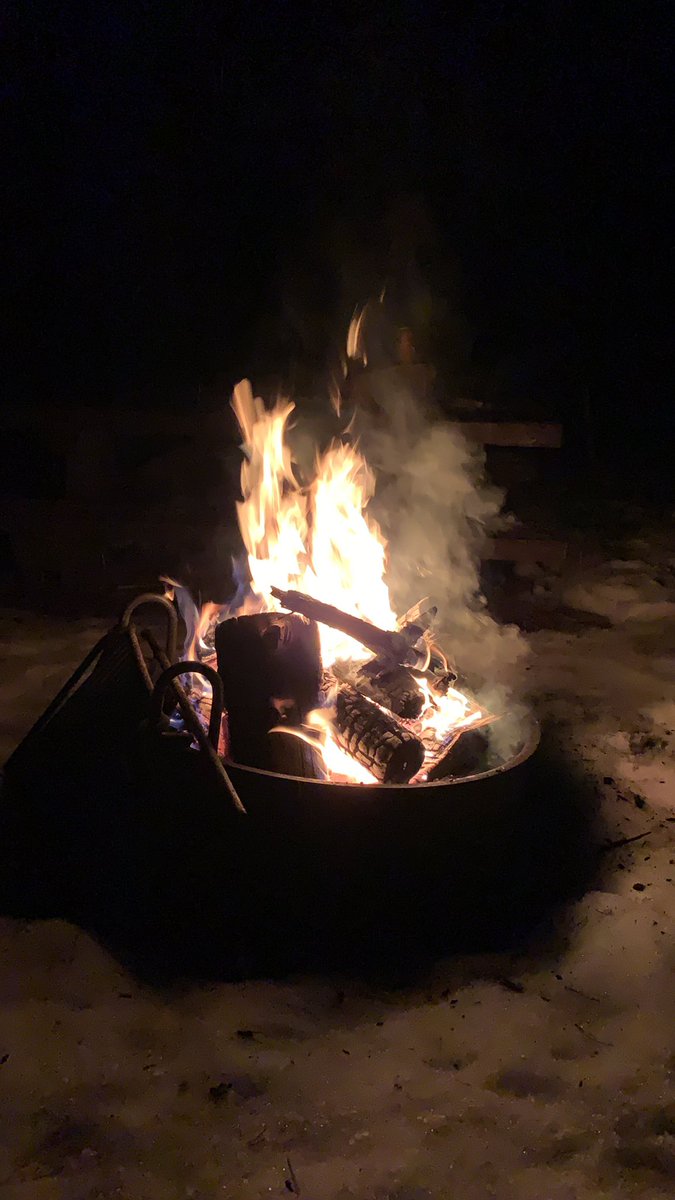 UpperDechutes78's tweet photo. Good night for a fire up at #fallriver !! #centraloregon #flyfishing #SnowyEscape #FridayNight #springriver #sunriver https://t.co/OBL9C3TZO2