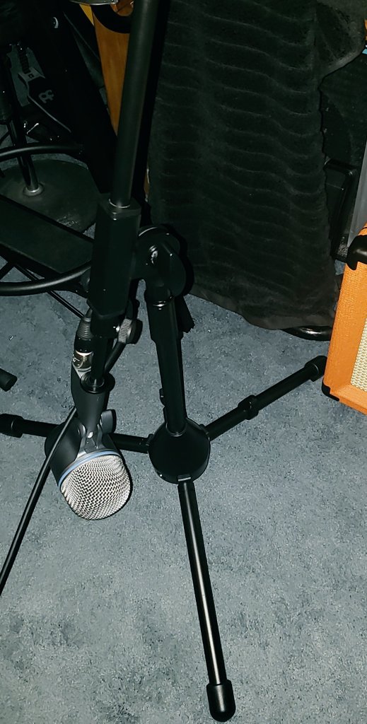 pourmysongsout's tweet photo. I love these little @onstagestands!! They can telescope to the floor or up to about 5 feet. Great for miking all sorts of instruments! #Beta52A🎙️
🎛️🎛️🎛️🎛️🎛️🎛️🎛️
🎚️🎚️🎚️🎚️🎚️🎚️🎚️ https://t.co/fZMeyuvxeP