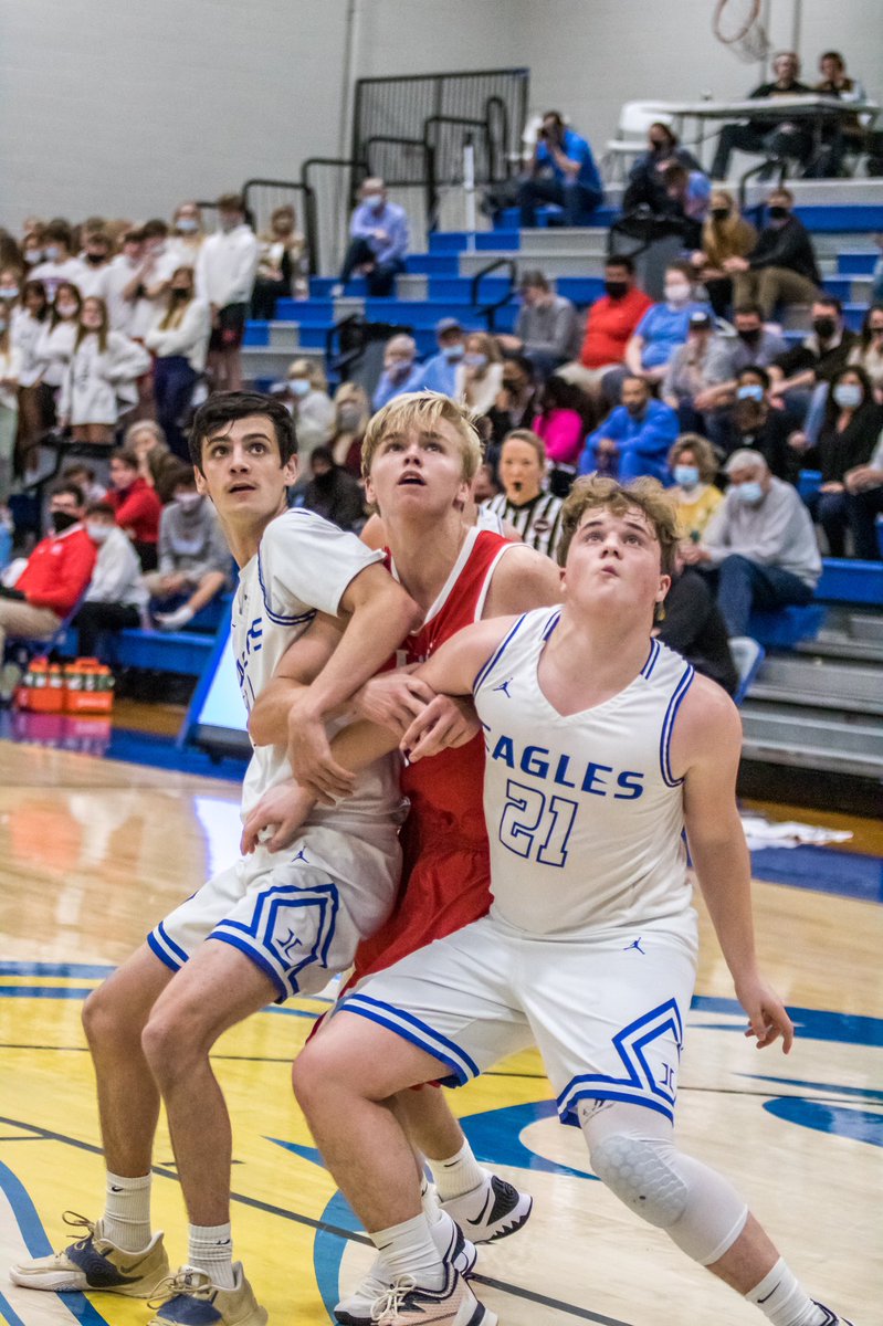 JCSAthletics's tweet image. HS Basketball 🏀 
Eagles 61
USJ 48

Leading Scorers:
Peyton Tinsley- 16 pts
Dylan Arnold -14 pts
Aaron Smith- 11 pts
Ayden Shaw- 10 pts