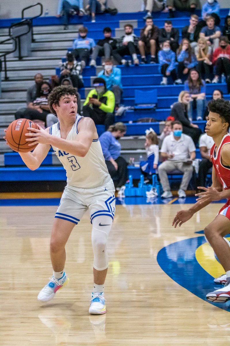 JCSAthletics's tweet image. HS Basketball 🏀 
Eagles 61
USJ 48

Leading Scorers:
Peyton Tinsley- 16 pts
Dylan Arnold -14 pts
Aaron Smith- 11 pts
Ayden Shaw- 10 pts