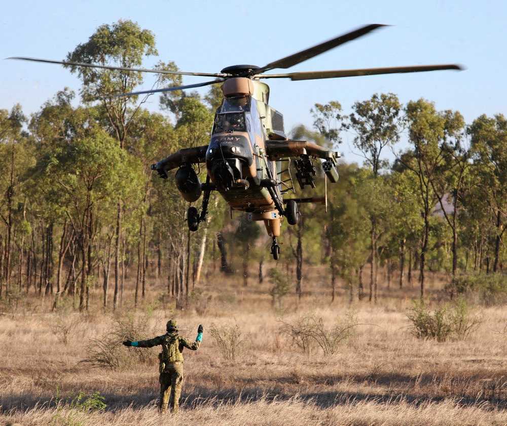 AustralianArmy's tweet photo. #OurPeople from the 1st and 5th Aviation Regiments recently undertook air mobility training during Exercise Vigilant Scimitar. The exercise allowed #AusArmy’s aviation teams to enhance the interoperability between different aircraft in their fleet. #ArmyInMotion https://t.co/BjXPuPkrmc