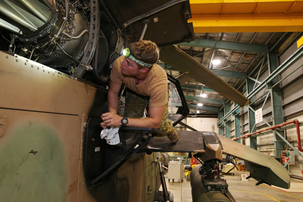 AustralianArmy's tweet photo. #OurPeople from the 1st and 5th Aviation Regiments recently undertook air mobility training during Exercise Vigilant Scimitar. The exercise allowed #AusArmy’s aviation teams to enhance the interoperability between different aircraft in their fleet. #ArmyInMotion https://t.co/BjXPuPkrmc