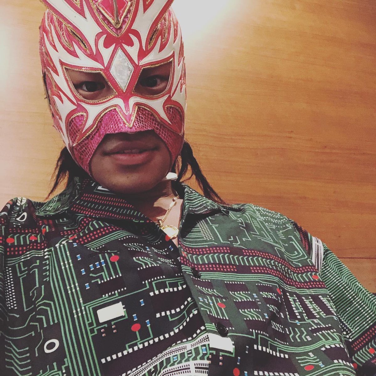 Dragon Dia- dia stands for DIAMOND- i think- actually an e-boy- has an interesting hobby- filleting fish and watching tutorial vids of it- mochi tried to recruit him into mochi dojo- but dia refused wanna know why- BCS HE ONLY KNOWS ONE MENTOR AND THAT'S DRAGON KID BItch