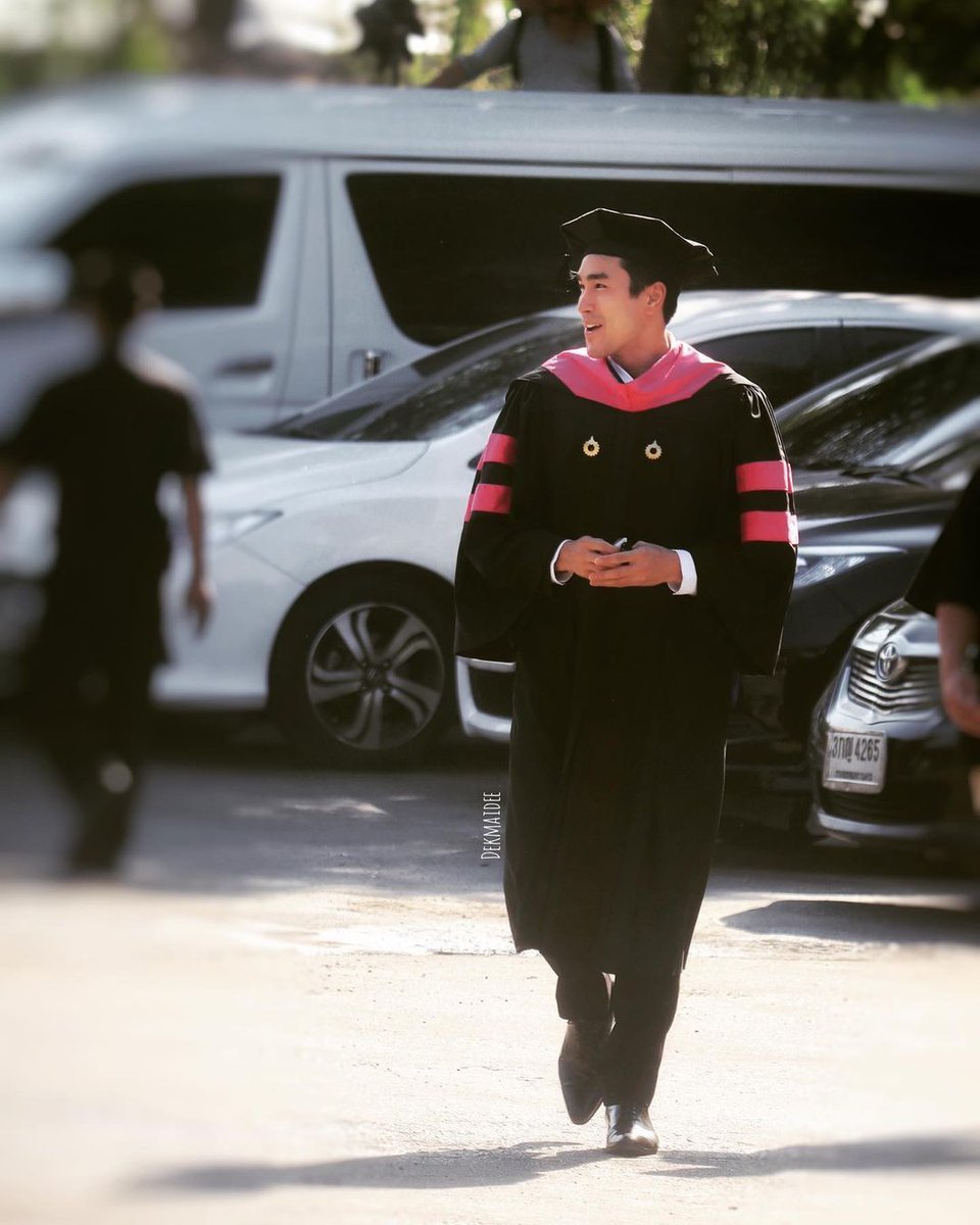 darongie12's tweet photo. Congratulations P'Bear @NadechKugimiy14. A Masters graduate! 🎉 

You already achieve so many things in life. You are an amazing human being.🥺❤ #ณเดชน์ https://t.co/zHvFnVmSBW