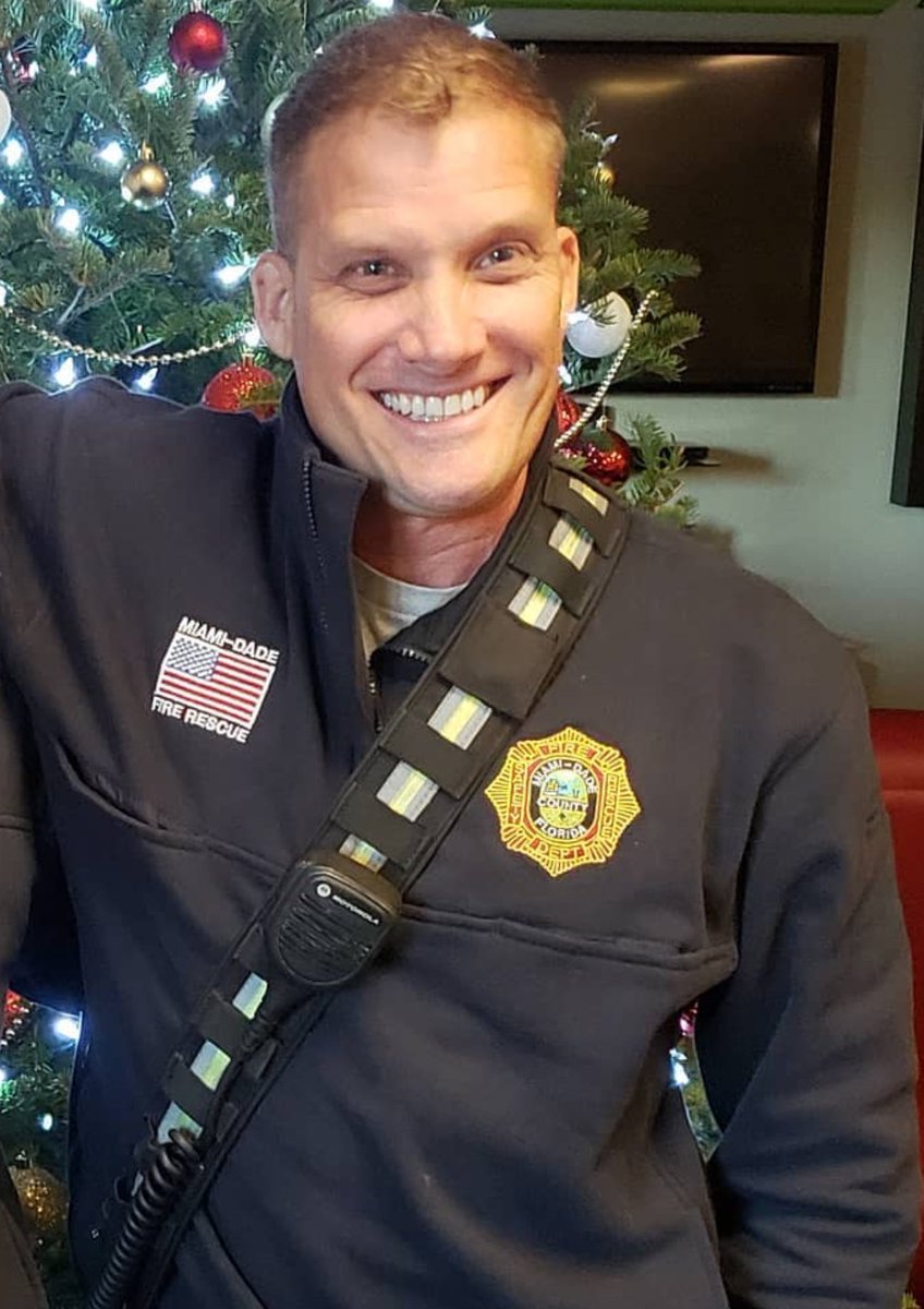 Uniformedmen1's tweet photo. #hotfireman #fireman #uniform https://t.co/U0jSbFB3L6