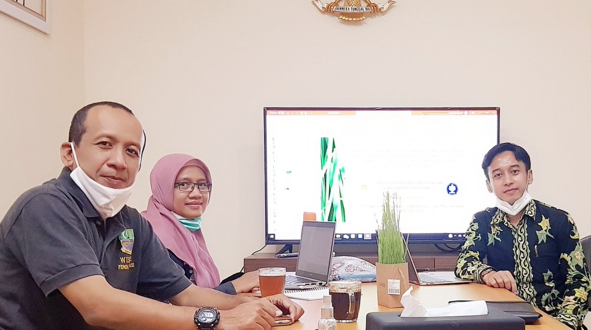 irmanf's tweet photo. Weekend Discuss dalam mengarahkan prosedur penyusunan Lahan Pertanian Pangan Berkelanjutan (LP2B) di Kabupaten Bekasi.
#PusatKajian #LP2B #KabupatenBekasi #SystemDynamics #SpatialDynamics https://t.co/UQ6BwXRE8s