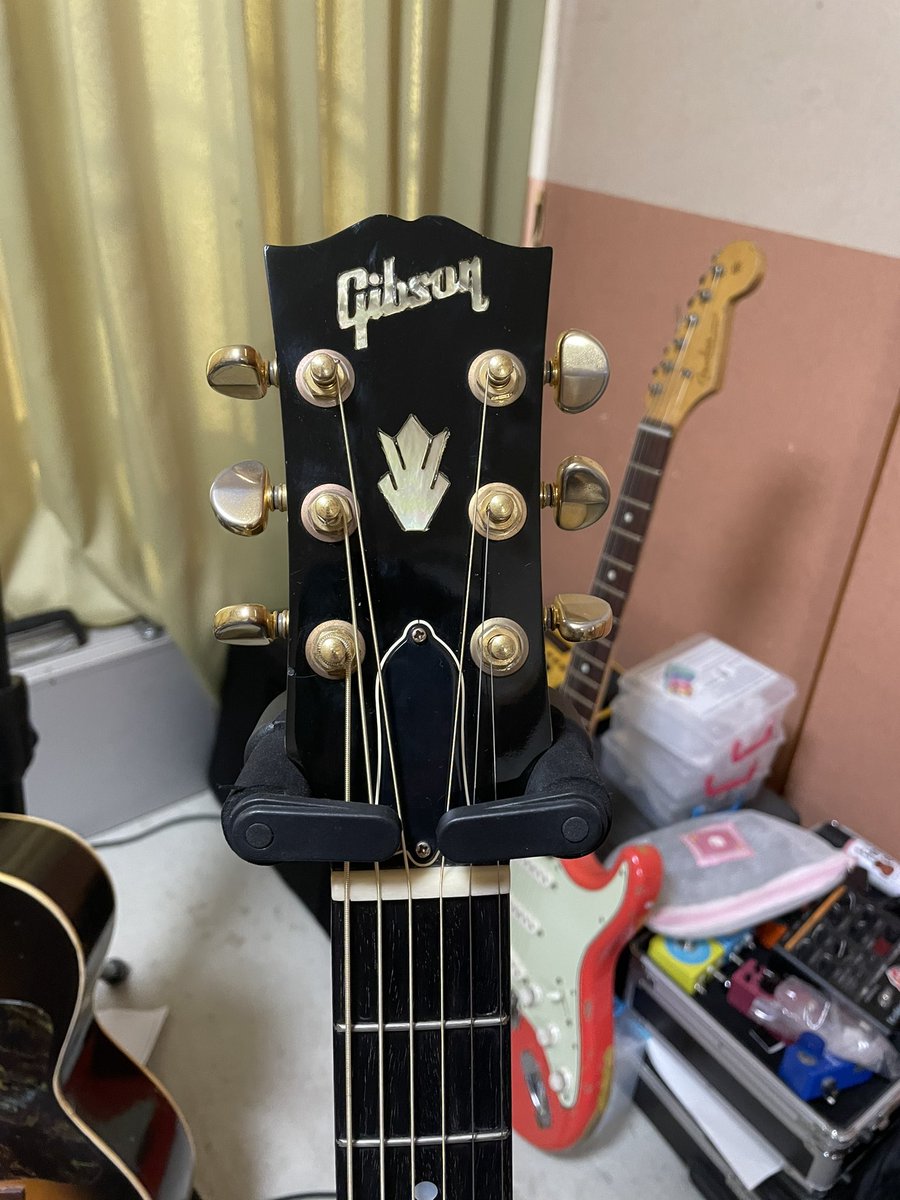 miwa_19960902's tweet photo. new my guitar🎸
miwaがデビューからずっと使っとるやつと同じやつ！
超レアで全国で一件だけ出たから
衝動買いしてしまった😇 https://t.co/T7r56ZsxwL