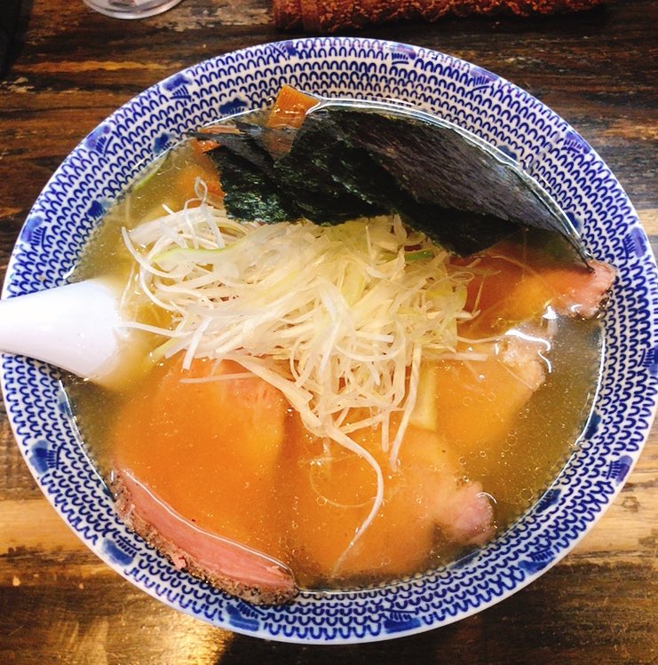 サラリー麺 麺の記録 京成高砂の 国もとで頂いた特製塩らーめんです 胡椒がガツンと効いたスパイシーなあっさりスープが止まらないです ラーメン好きと繋がりたい ラーメン男子 ラーメン女子 ラーメン 京成高砂 国もと 特製塩ラーメン